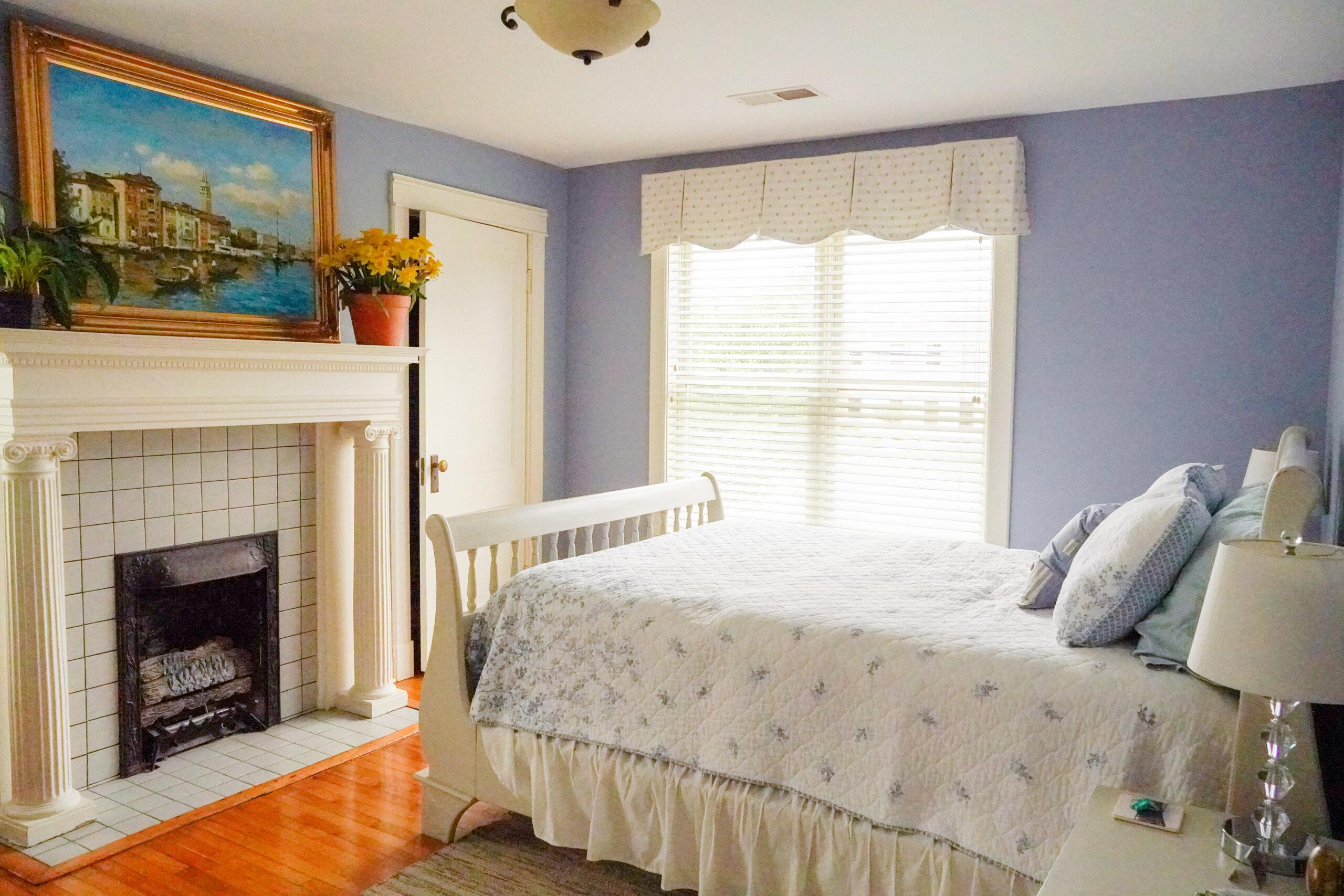 The purple bedroom of Sturt Cottage.